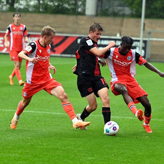 12.08.2023, Fussball-U17-Bayer 04-Arminia Bielefeld
mitte: Ben Hawighorst (Bayer)
Foto: Uli Herhaus