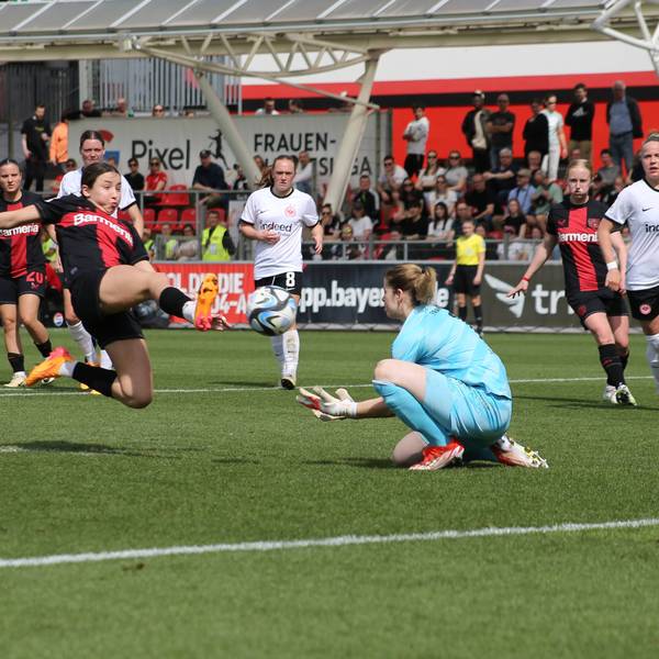 13.04.2024, xgrfx, Fussball 1.Bundesliga Damen, Bayer Leverkusen - Eintracht Frankfurt emspor, v.l. Tor, Loreen Bender Bayer Leverkusen DFL/DFB REGULATIONS PROHIBIT ANY USE OF PHOTOGRAPHS as IMAGE SEQUENCES and/or QUASI-VIDEO Leverkusen *** 13 04 2024, xgrfx, Fußball 1 Bundesliga Damen, Bayer Leverkusen Eintracht Frankfurt emspor, v l Tor, Loreen Bender Bayer Leverkusen DFL DFB REGULATIONS PROHIBIT ANY USE OF PHOTOGRAPHS as IMAGE SEQUENCES and or QUASI VIDEO Leverkusen