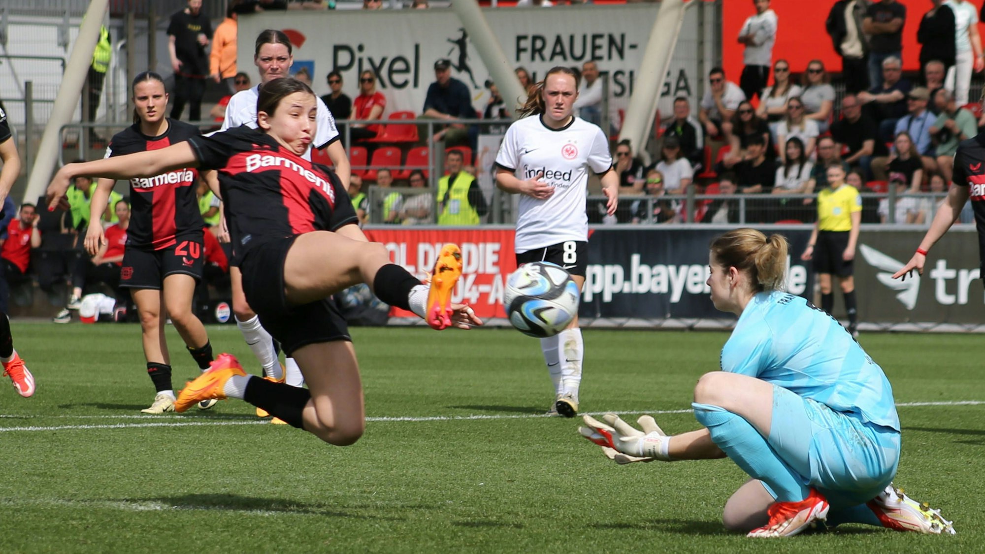 13.04.2024, xgrfx, Fussball 1.Bundesliga Damen, Bayer Leverkusen - Eintracht Frankfurt emspor, v.l. Tor, Loreen Bender Bayer Leverkusen DFL/DFB REGULATIONS PROHIBIT ANY USE OF PHOTOGRAPHS as IMAGE SEQUENCES and/or QUASI-VIDEO Leverkusen *** 13 04 2024, xgrfx, Fußball 1 Bundesliga Damen, Bayer Leverkusen Eintracht Frankfurt emspor, v l Tor, Loreen Bender Bayer Leverkusen DFL DFB REGULATIONS PROHIBIT ANY USE OF PHOTOGRAPHS as IMAGE SEQUENCES and or QUASI VIDEO Leverkusen
