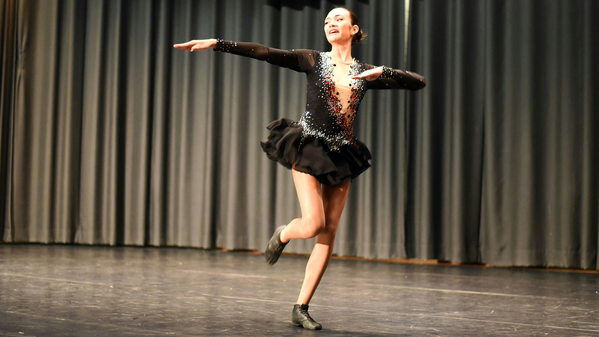 Zu sehen ist eine weitere Tänzerin.