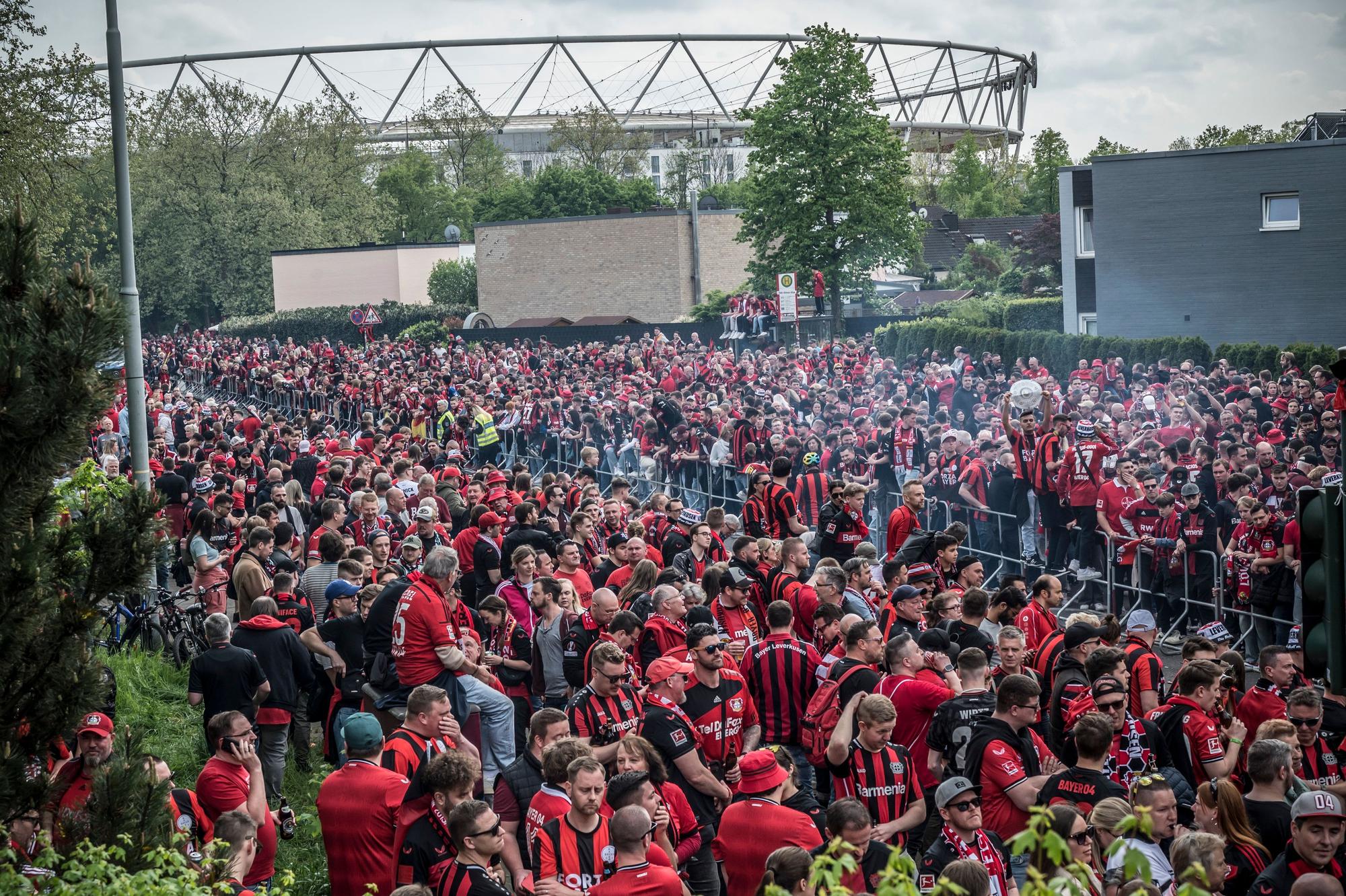 Vor dem Spiel gegen Bremen im April hatten sich in der Stadt Zehntausende versammelt.