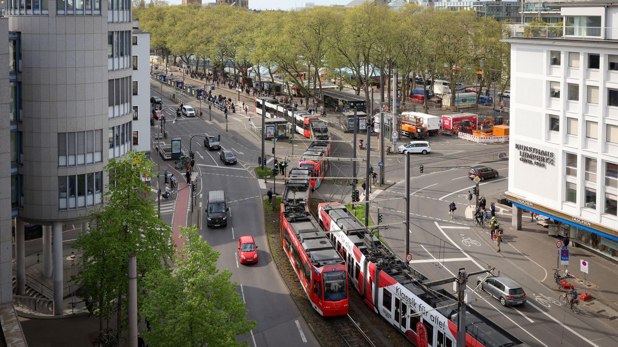 Am Sonntag, 14. April, fuhren testweise 90-Meter-Langzüge auf der Ost-West-Achse zwischen Bahnhof Deutz/Messe und Neumarkt.