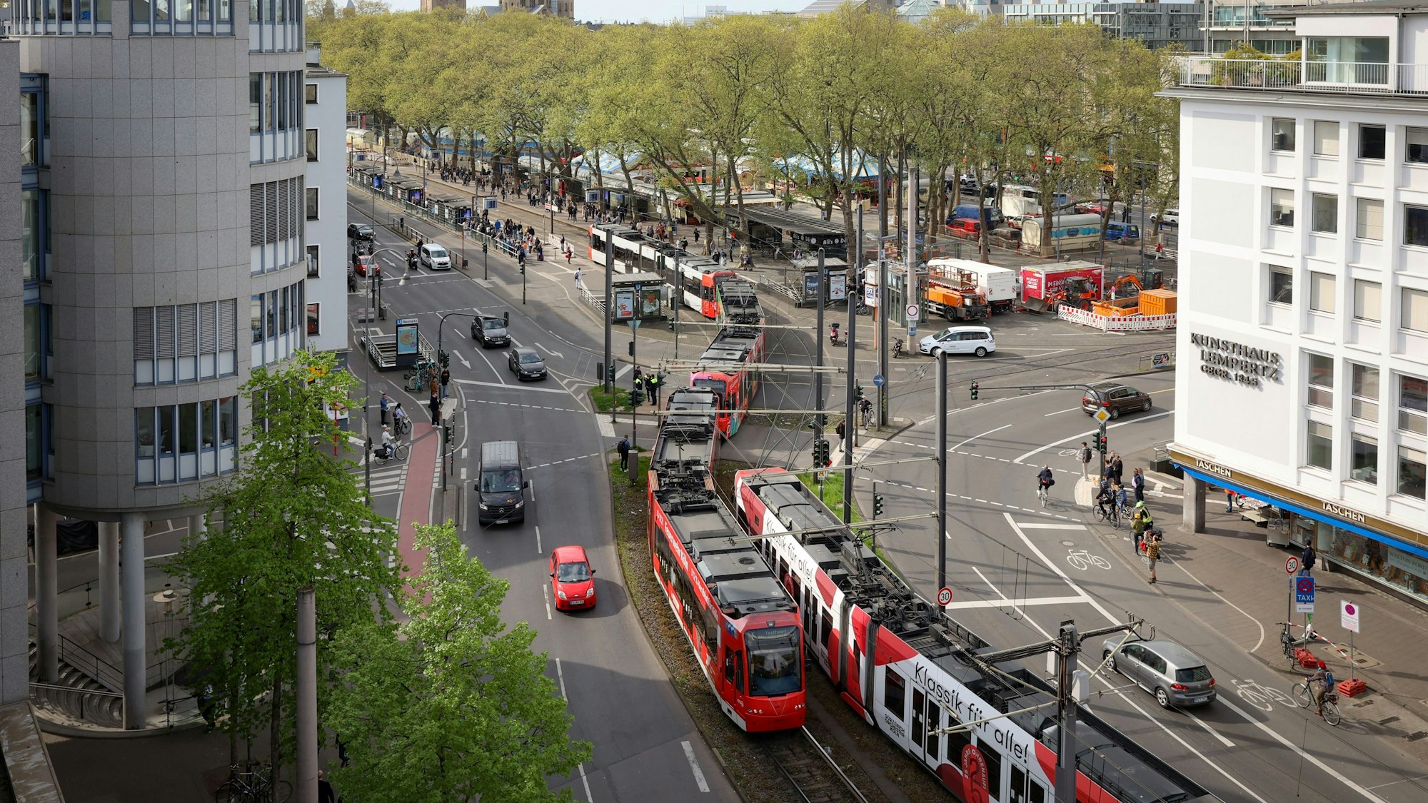 Am Sonntag, 14. April, fuhren testweise 90-Meter-Langzüge auf der Ost-West-Achse zwischen Bahnhof Deutz/Messe und Neumarkt.