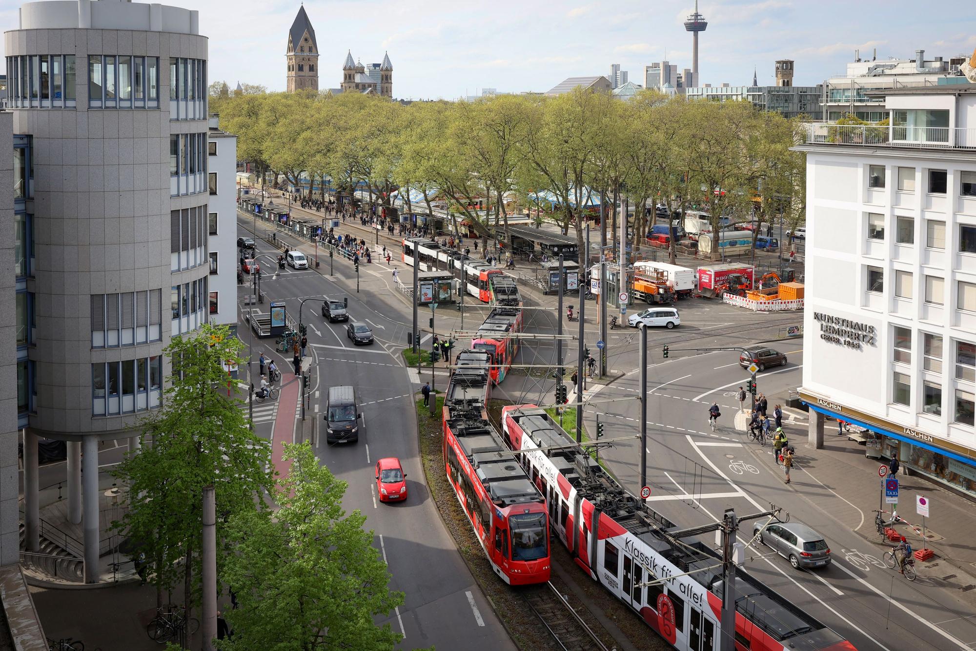 14.04.2024
Köln:
Testfahrten mit 90-m-Langzügen auf der Ost-West-Achse zwischen Bahnhof Deutz/Messe und Neumarkt.
Foto: Martina Goyert