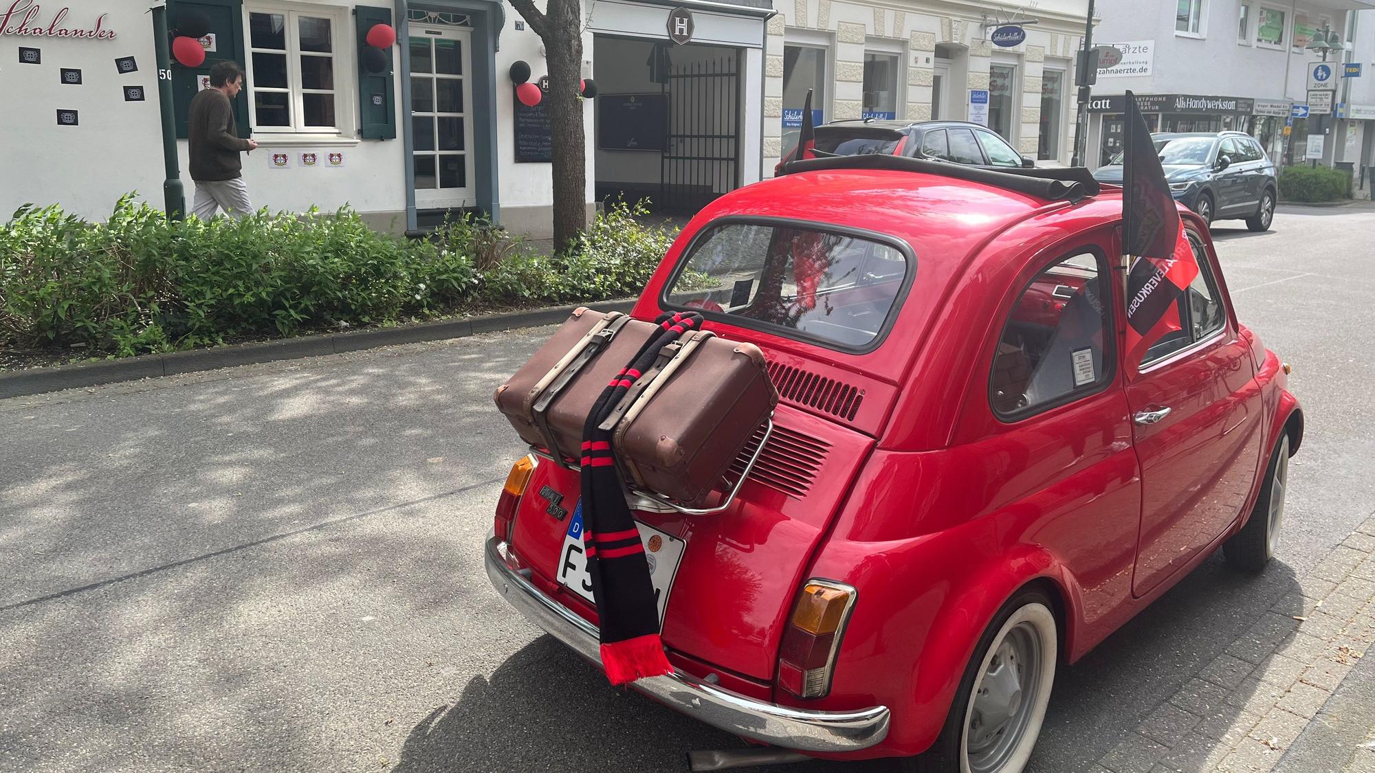 Der Fiat 500 davor ist ein beliebtes Fotomotiv.