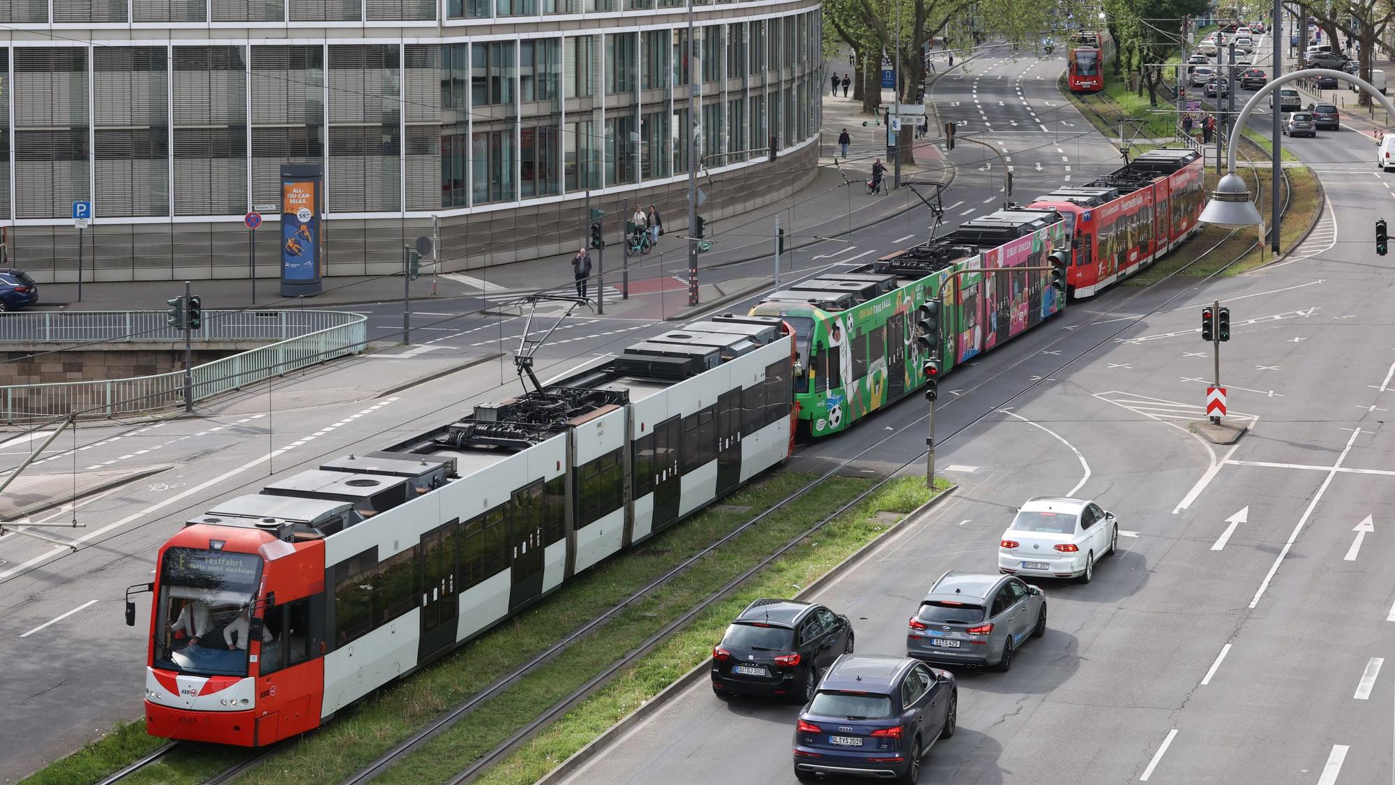 Testfahrt mit 90-Meter-Langzügen auf der Ost-West-Achse in Köln