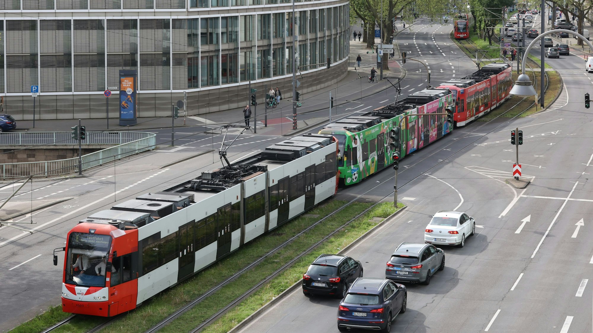 Testfahrt mit 90-Meter-Langzügen auf der Ost-West-Achse in Köln