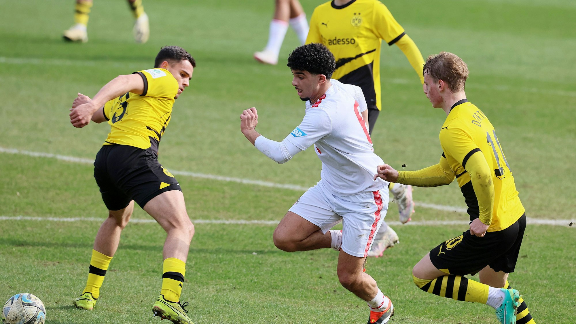 Fayssal Harchaoui am Ball.