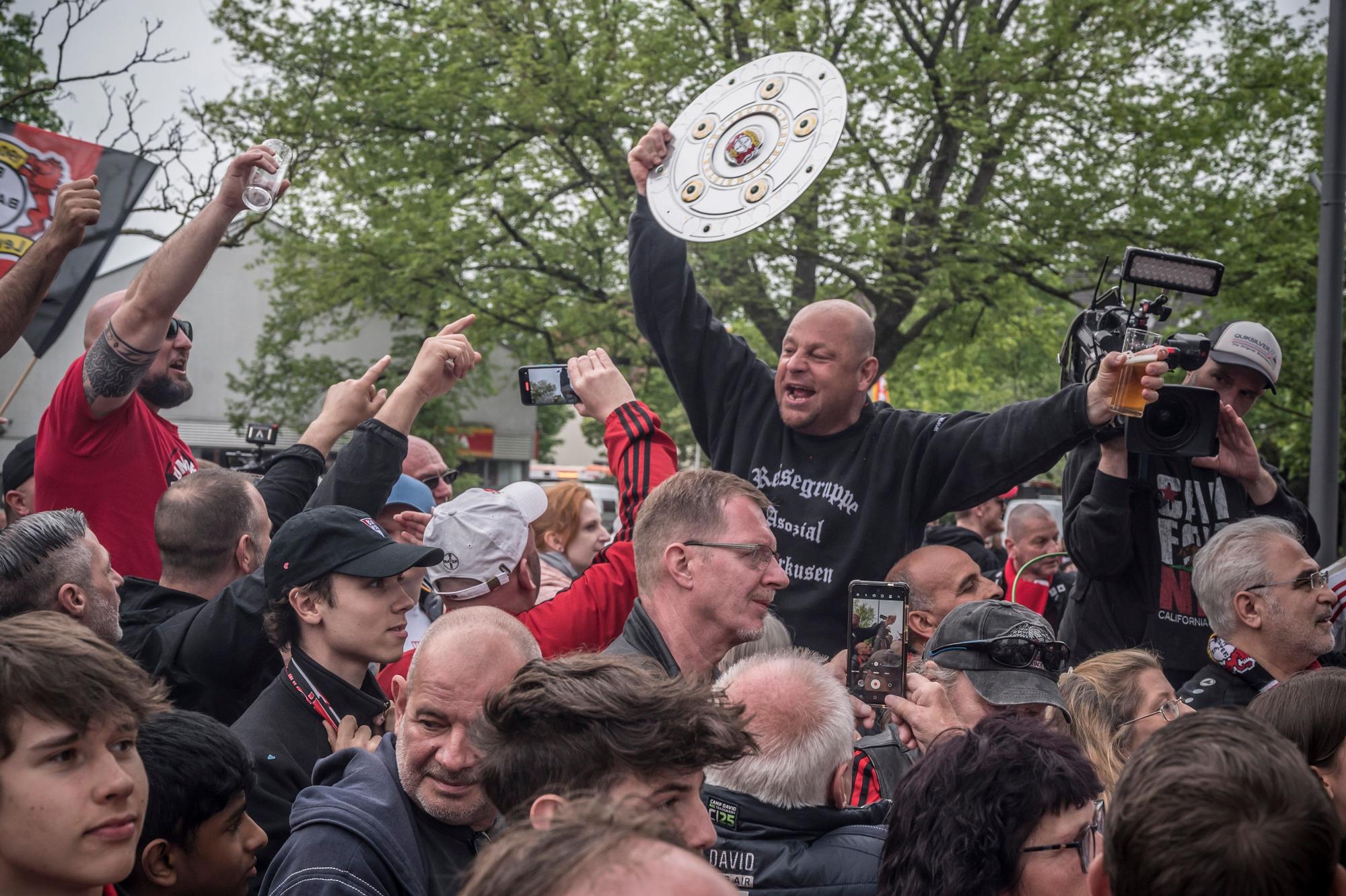 Aus dem Feiern kamen die Bayer-04-Fans in diesem Jahr gar nicht heraus.