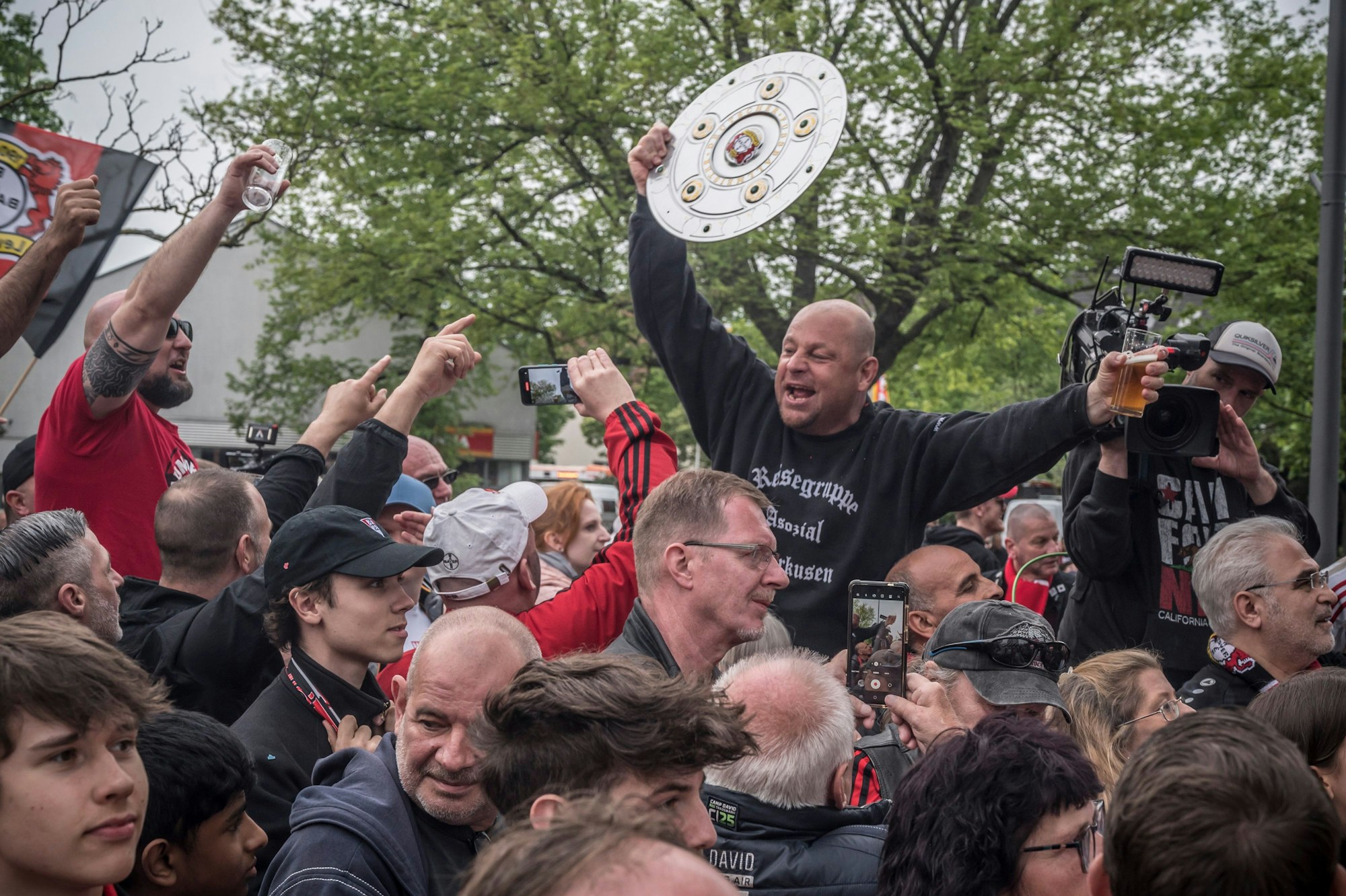 Aus dem Feiern kamen die Bayer-04-Fans in diesem Jahr gar nicht heraus.