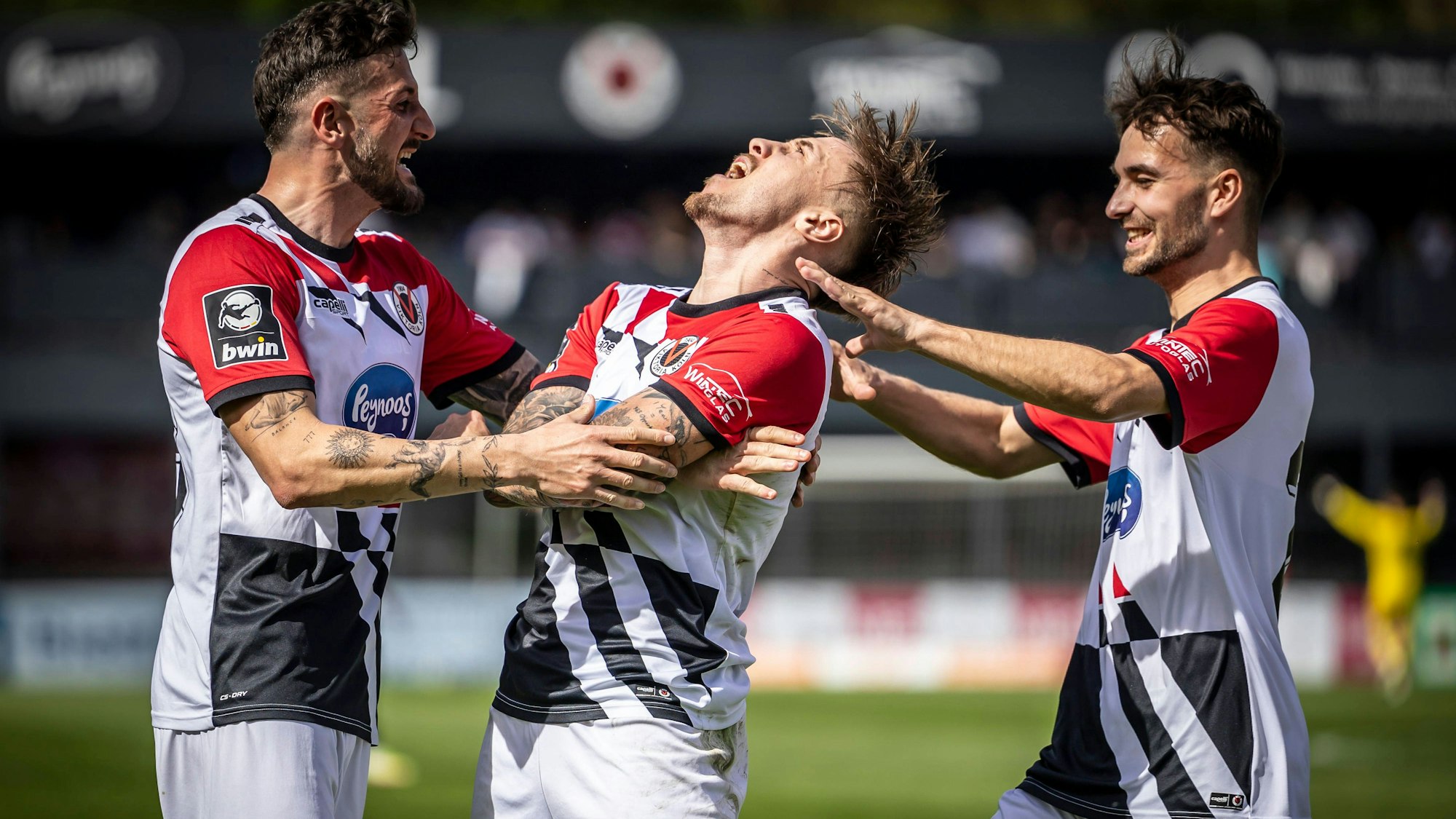 Luca Marseiler (M.) erzielte den zwischenzeitlichen 2:2-Ausgleich für Viktoria Köln.