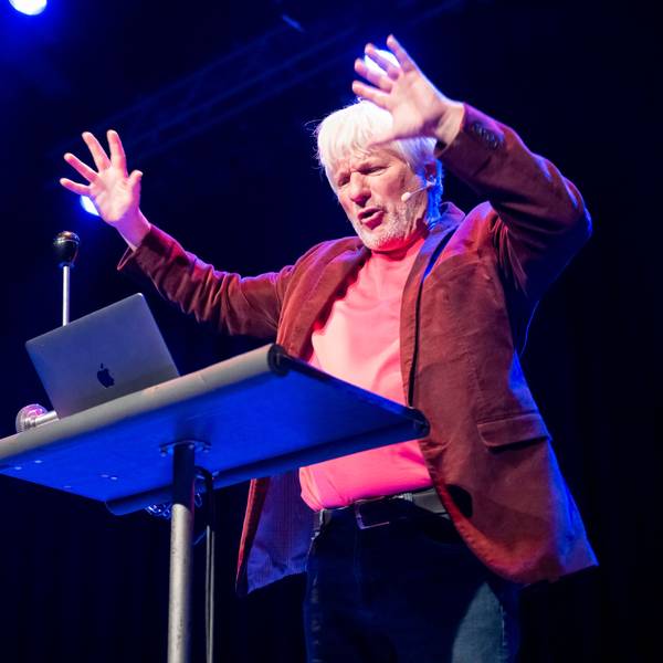 Jürgen Becker präsentiert sein Programm ‚Deine Disco‘. Der Kabarettist trat im Theater im Tanzbrunnen auf.