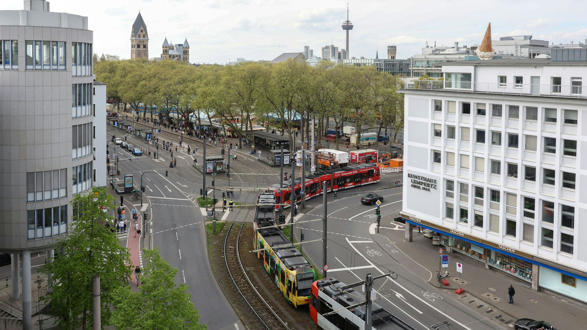 Testfahrten mit 90-m-Langzügen auf der Ost-West-Achse zwischen Bahnhof Deutz/Messe und Neumarkt im Jahr 2024.