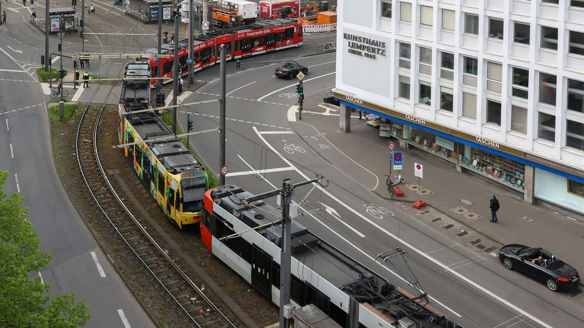 14.04.2024
Köln:
Testfahrten mit 90-m-Langzügen auf der Ost-West-Achse zwischen Bahnhof Deutz/Messe und Neumarkt.
Foto: Martina Goyert