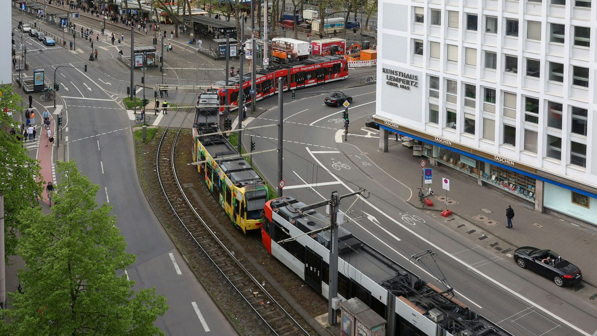 14.04.2024
Köln:
Testfahrten mit 90-m-Langzügen auf der Ost-West-Achse zwischen Bahnhof Deutz/Messe und Neumarkt.
Foto: Martina Goyert