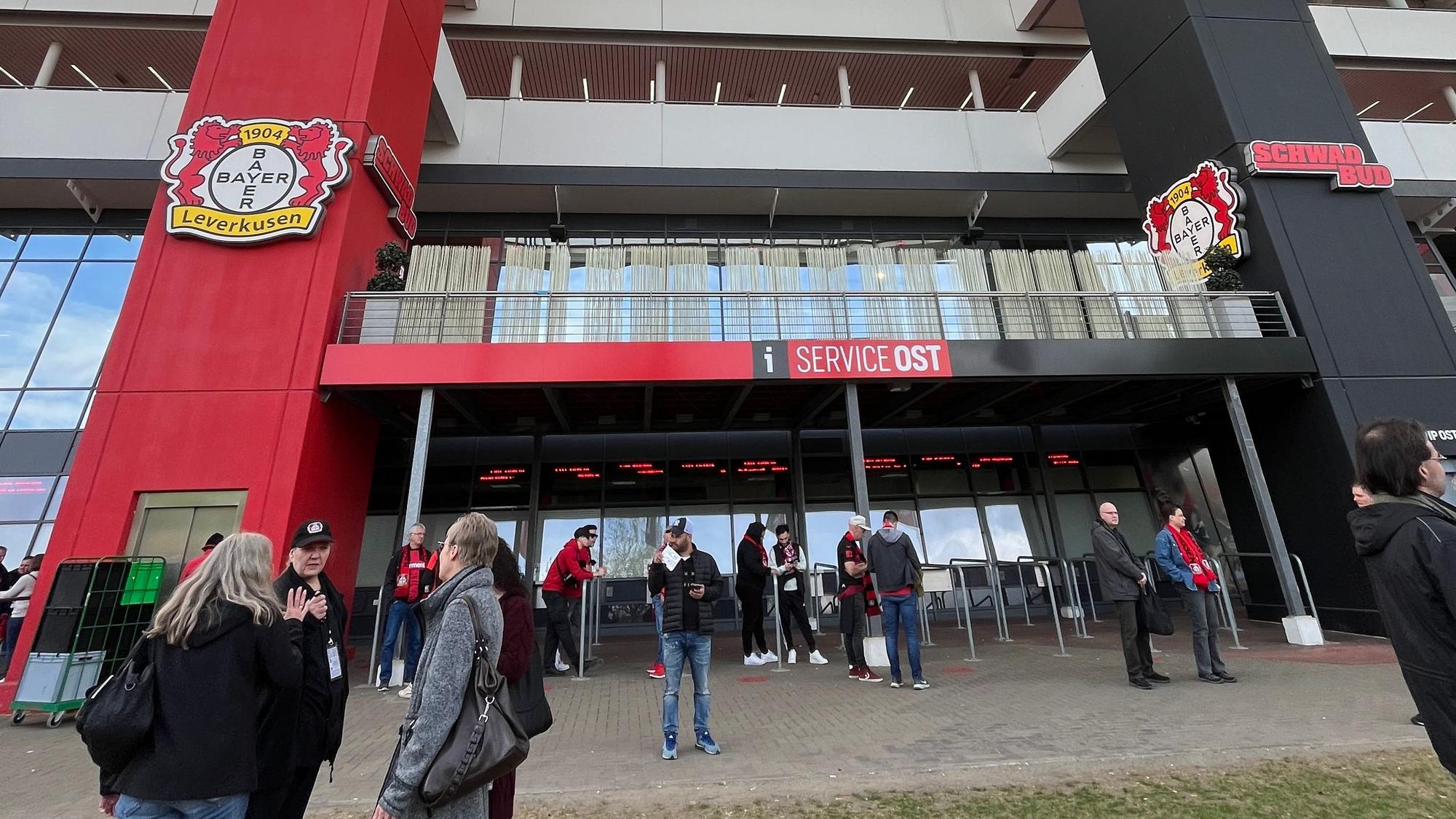 Der Balkon vor der Schwadbud am Stadion,