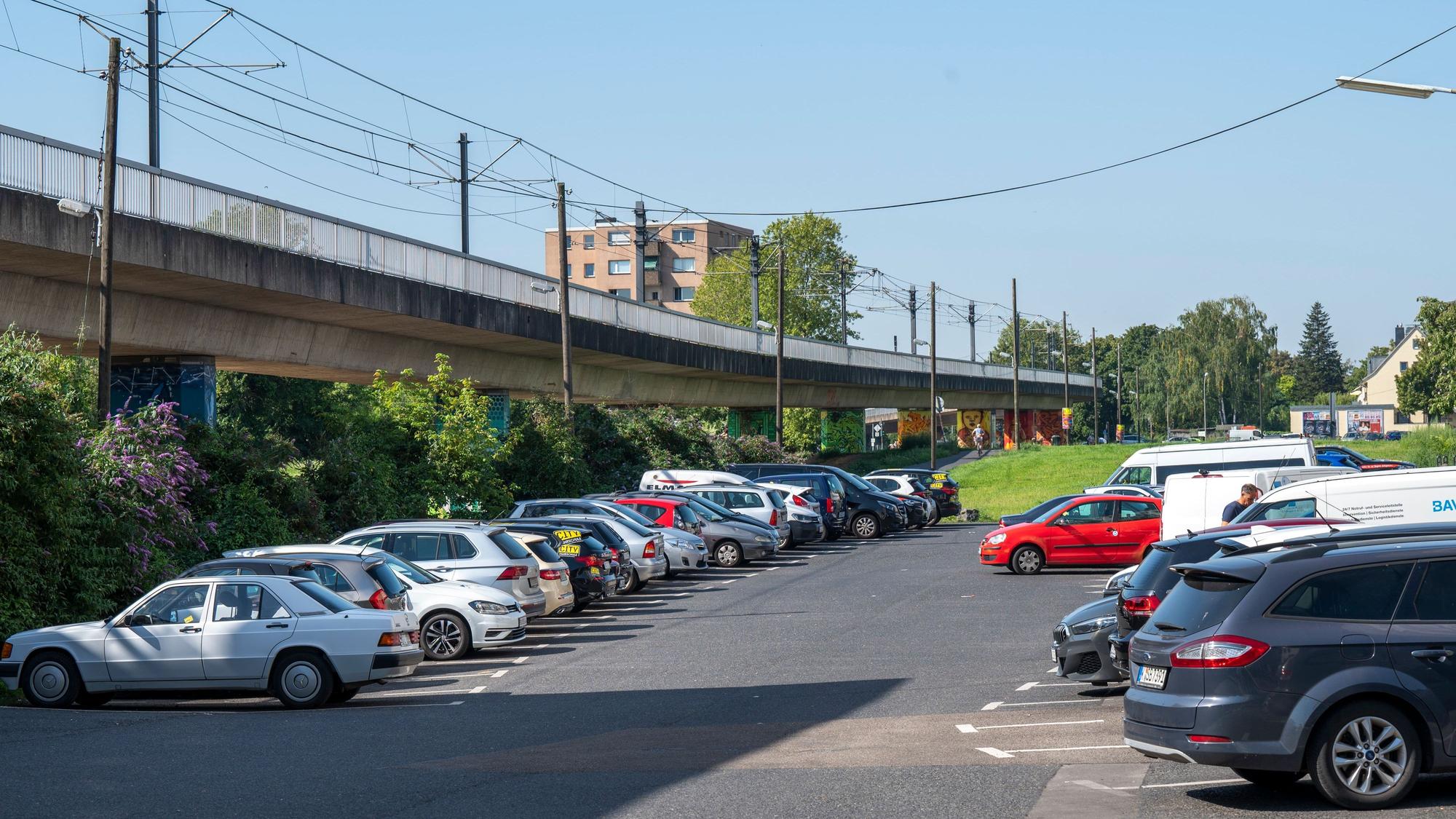 Die Suche nach einem Parkplatz in Köln ist jetzt schon schwer. (Symbolbild)