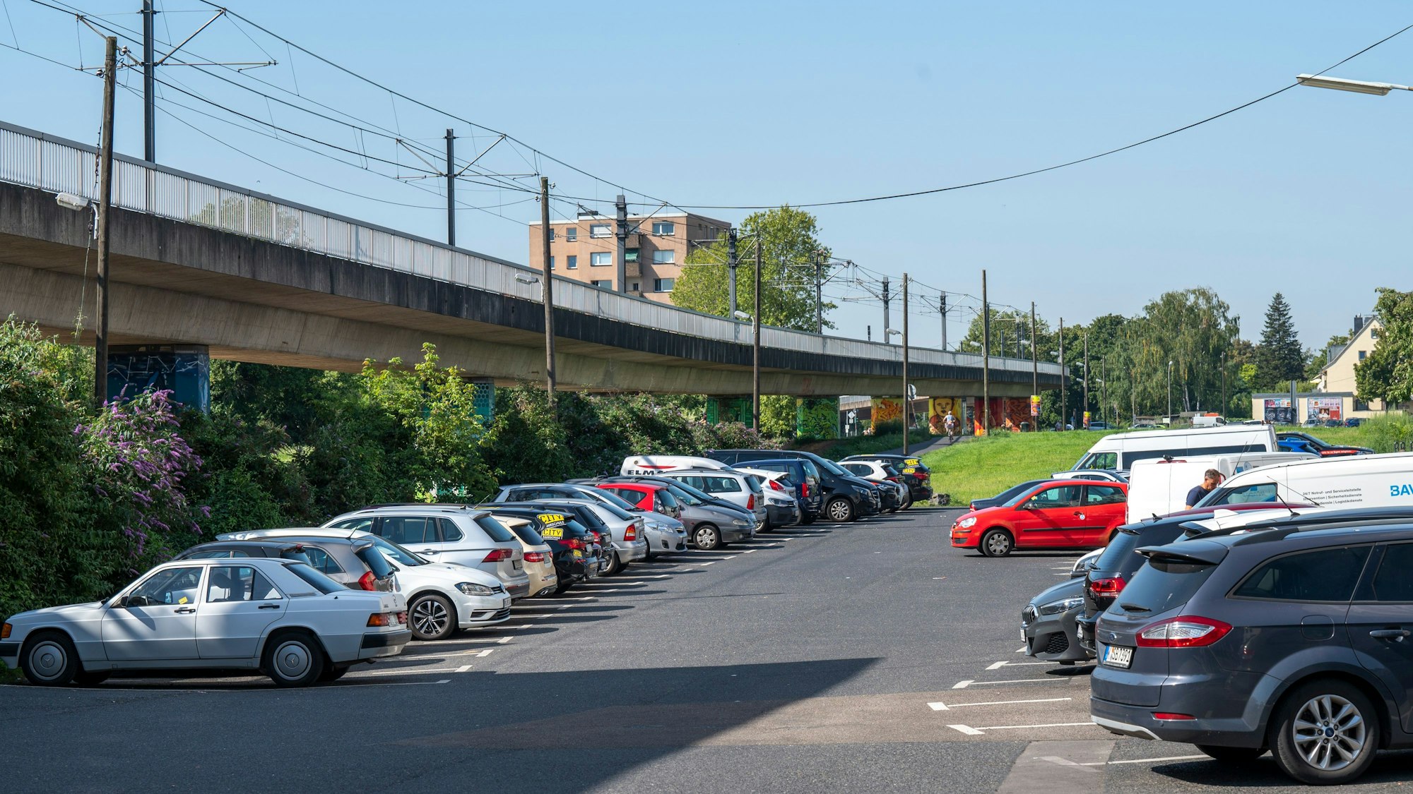 Die Suche nach einem Parkplatz in Köln ist jetzt schon schwer. (Symbolbild)