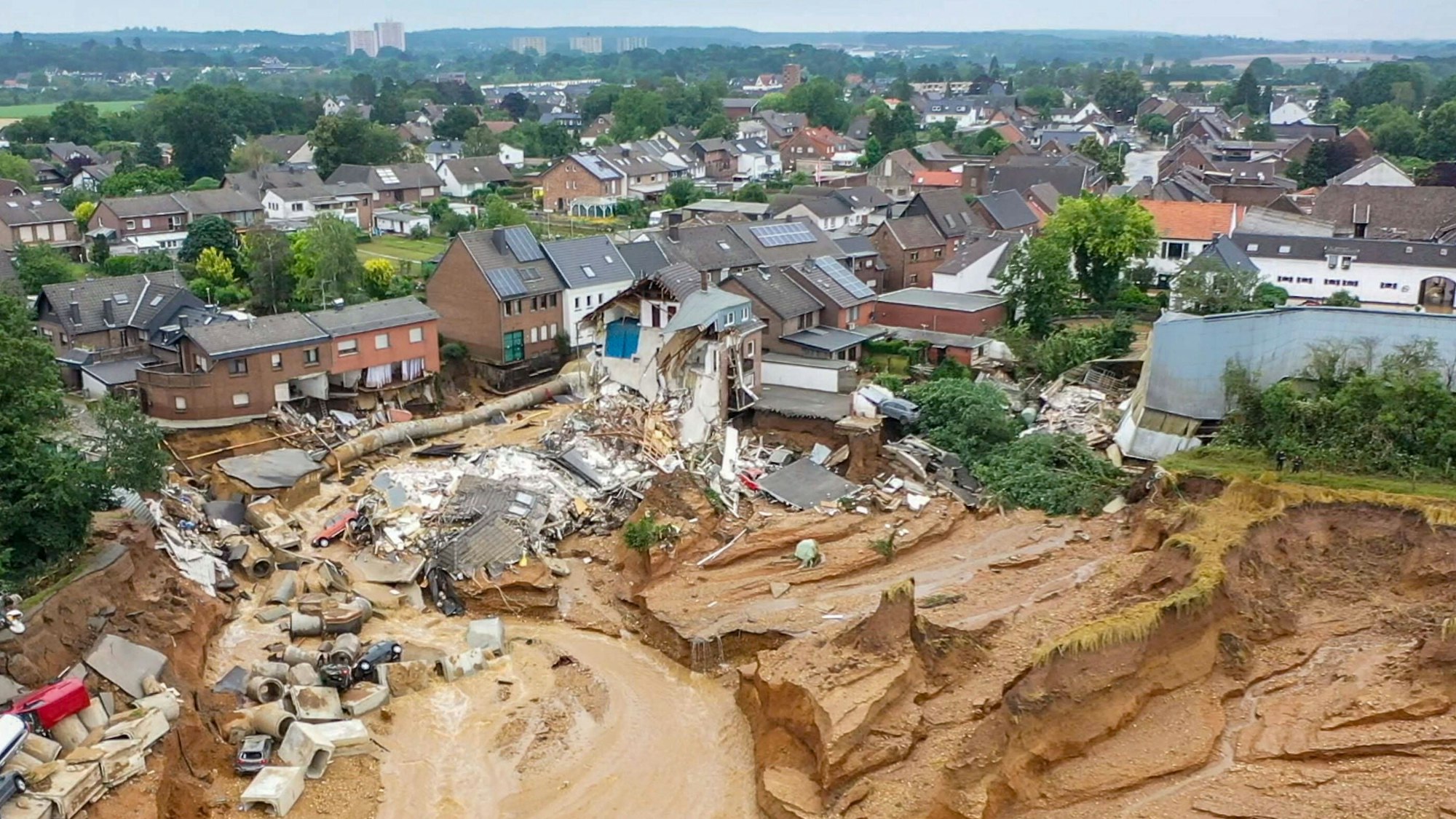 Die Grube, in die das Haus der Eichs im Juli 2021 verschwunden ist.