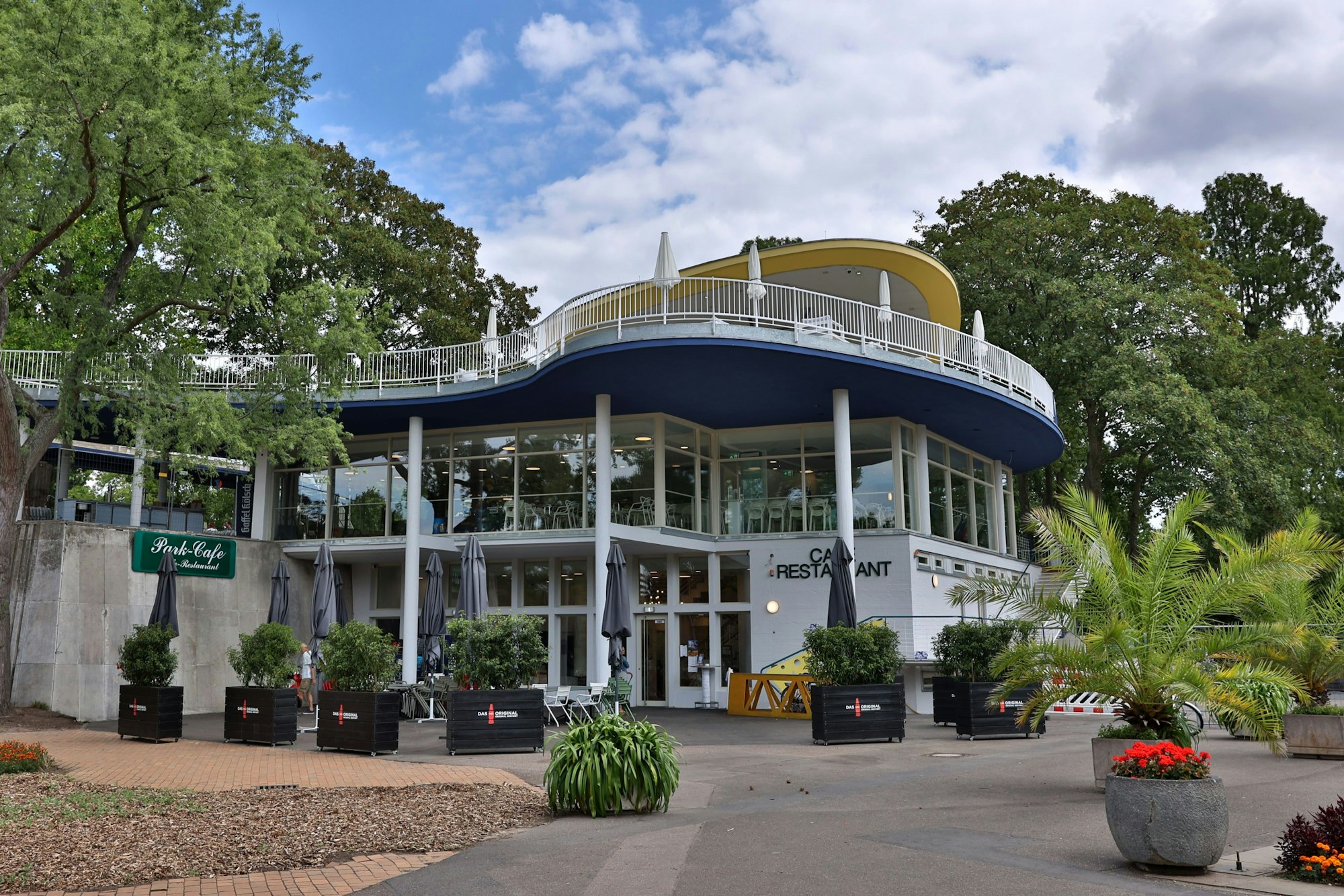 Das Café steht mitten im Rheinpark in Deutz (Archivbild).