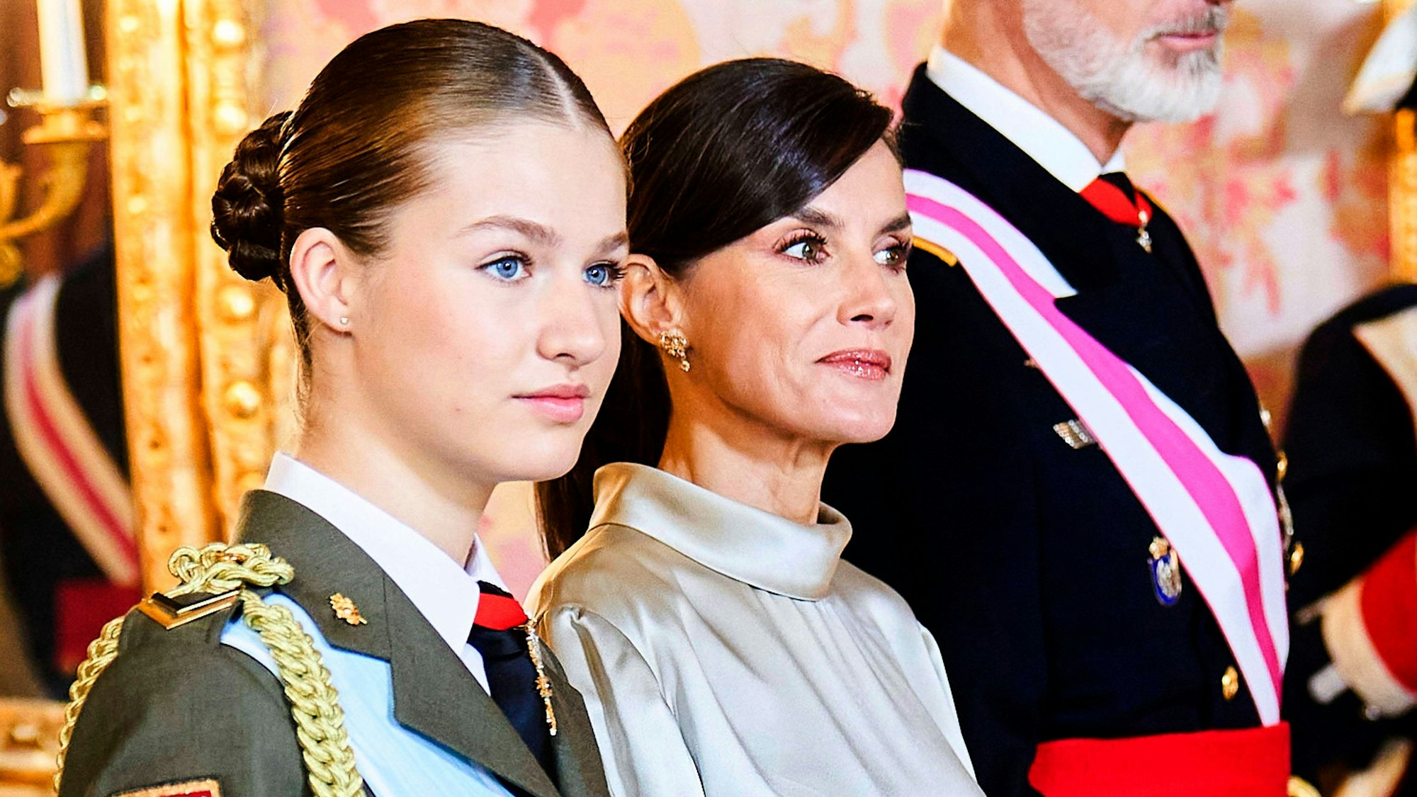 Prinzessin Leonor von Spanien und Königin Letizia von Spanien beim traditionallen Pascua Militar im Palacio Real.