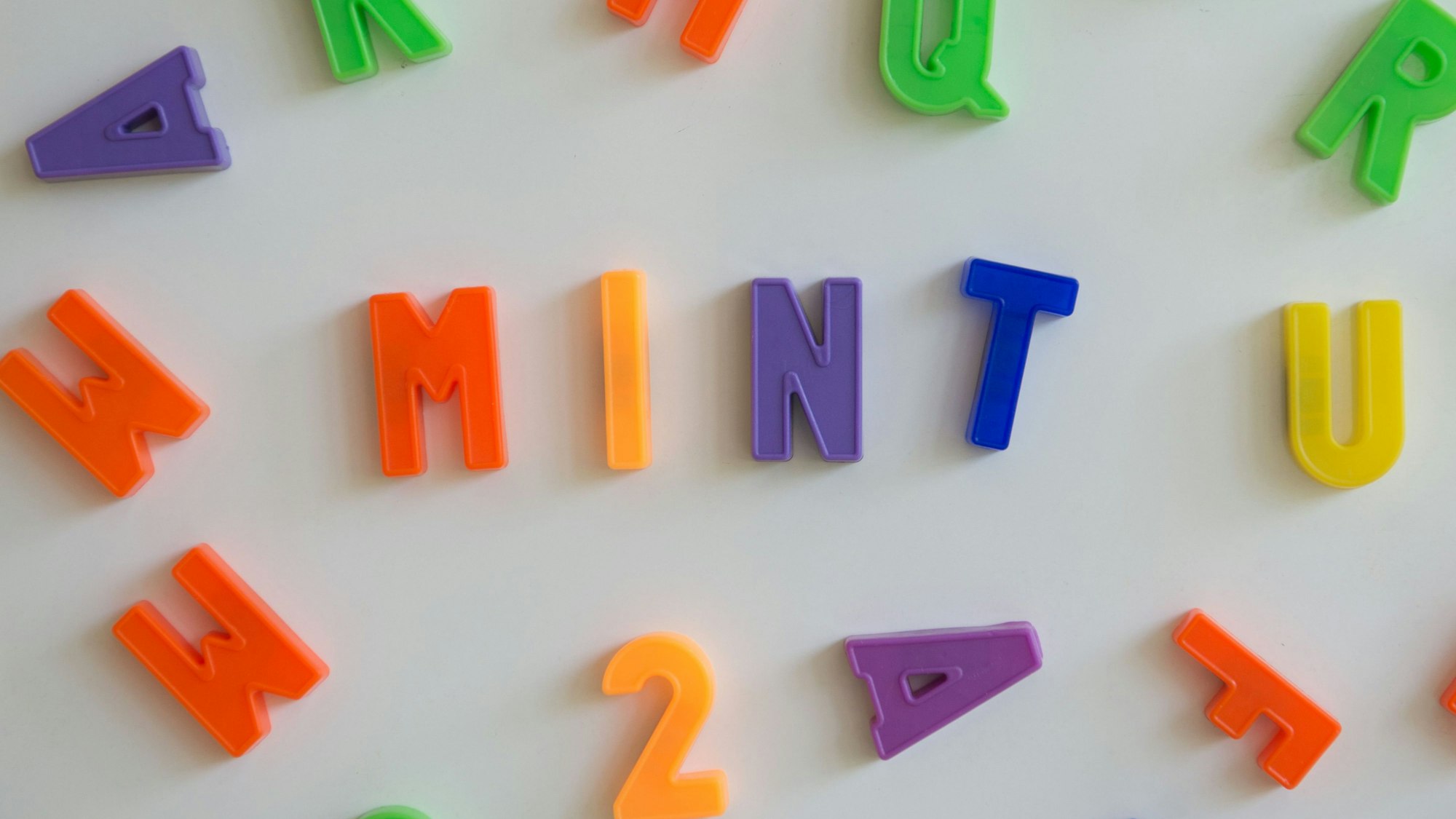 MINT ist eine zusammenfassende Bezeichnung von Unterrichtsfächern aus den Bereichen Mathematik, Informatik, Naturwissenschaft und Technik (Symbolbild)