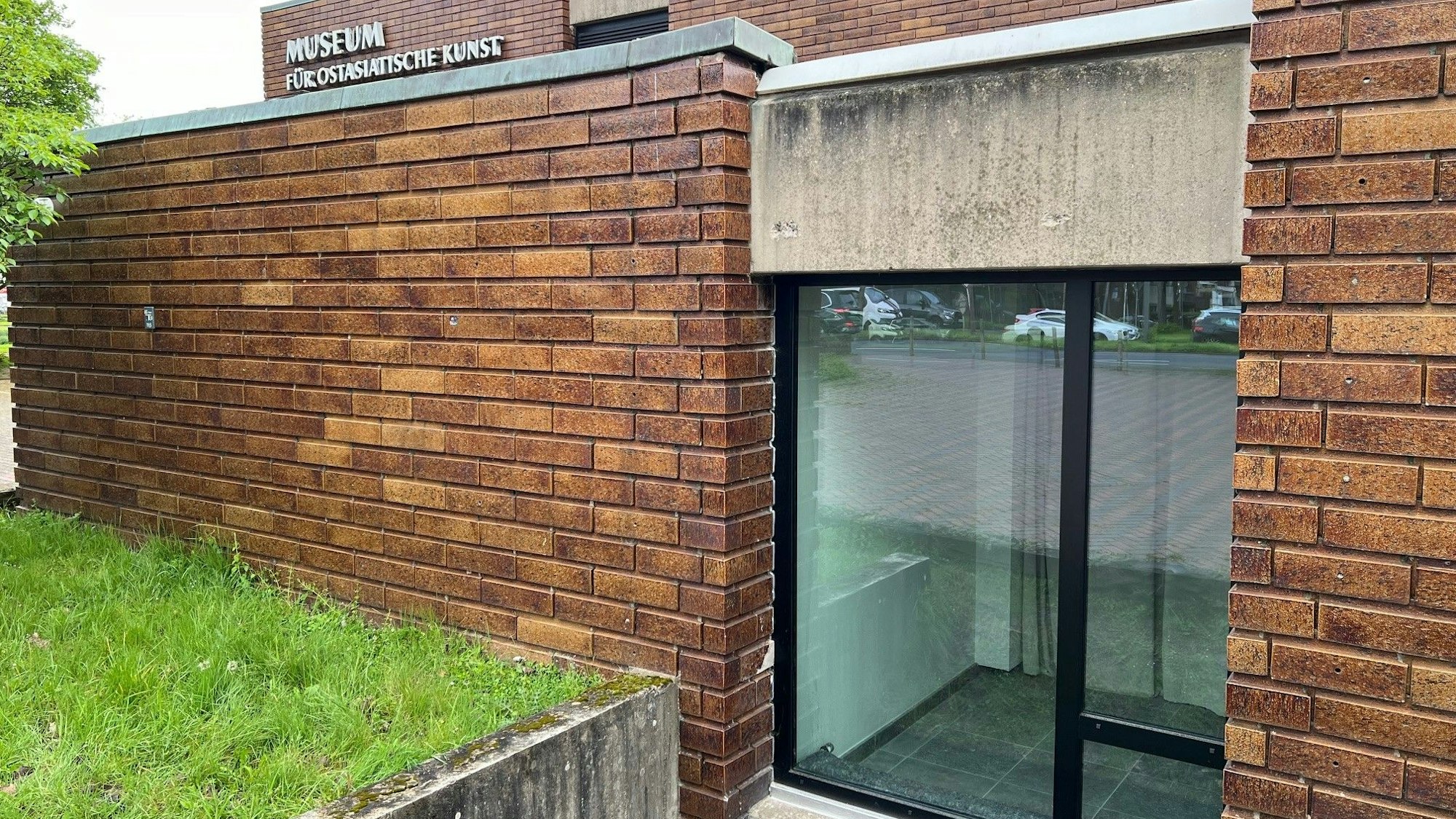 Das neue Fenster im Museum für Ostasiatische Kunst ist eine Spezialanfertigung aus Sicherheitsglas.