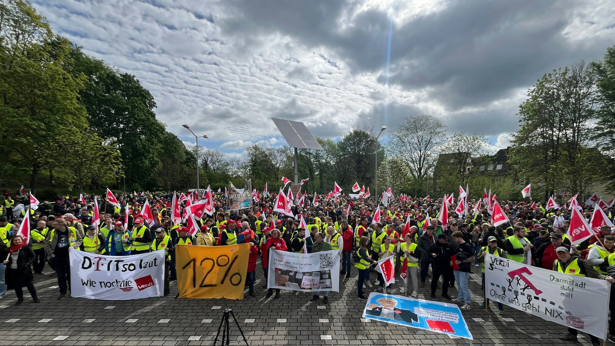 Menschen bei einer Demo.