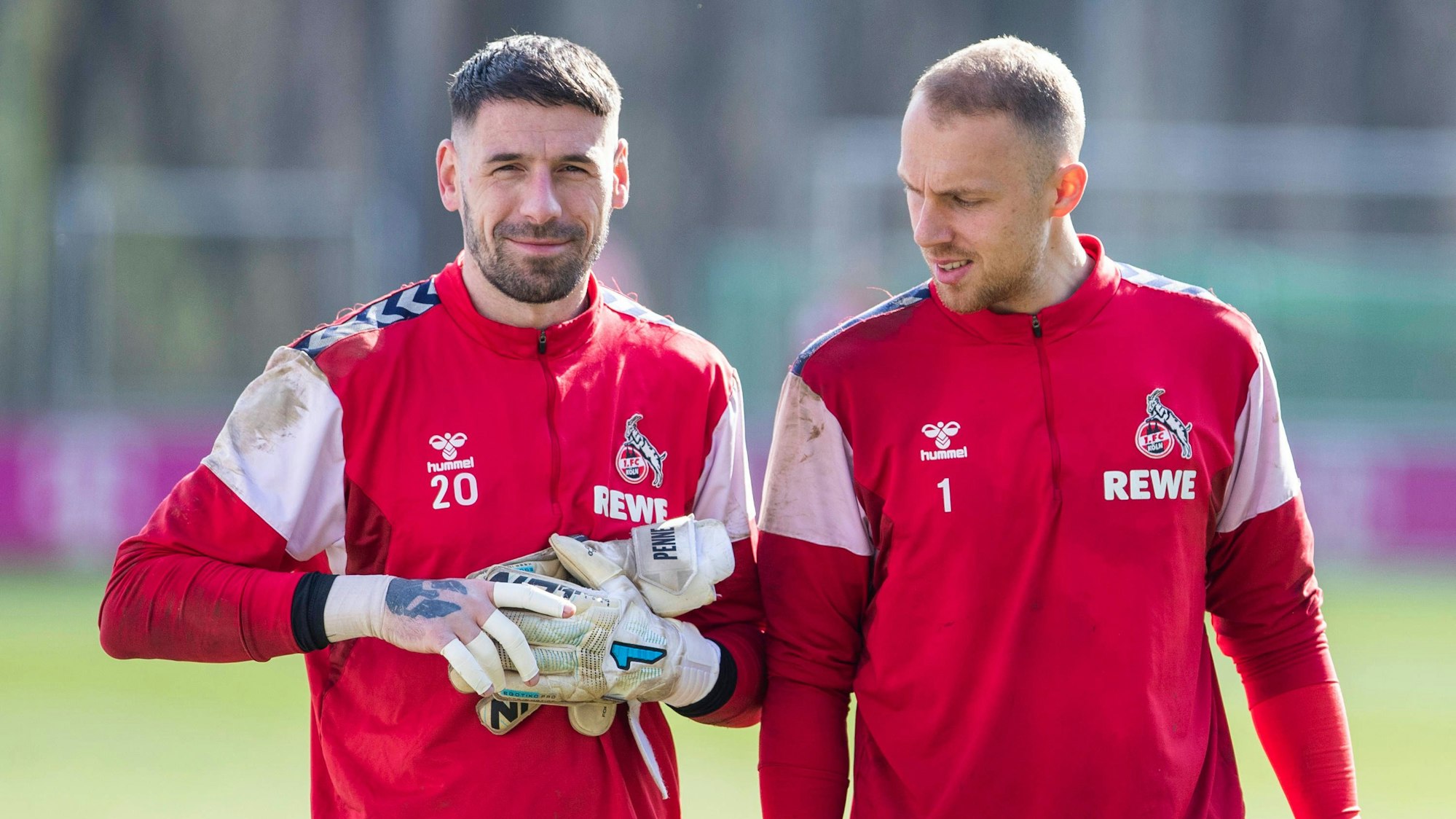 Philipp Pentke (l.) und Marvin Schwäbe beim Training des 1. FC Köln.