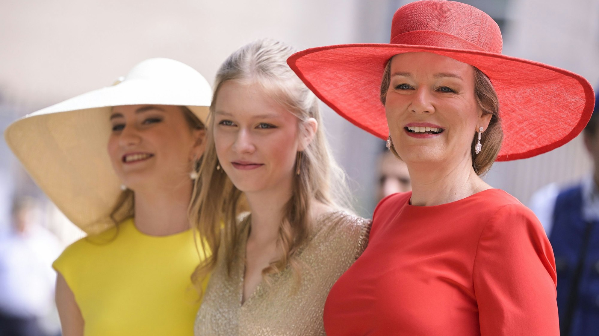Kronprinzessin Elisabeth (l-r) von Belgien, Prinzessin Eleonore von Belgien und Königin Mathilde von Belgien nehmen an der Te Deum-Messe anlässlich des belgischen Nationalfeiertags in der Kathedrale St. Michael und St. Gudula teil.