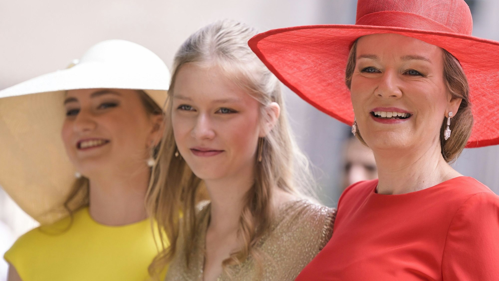 Kronprinzessin Elisabeth (l-r) von Belgien, Prinzessin Eleonore von Belgien und Königin Mathilde von Belgien nehmen an der Te Deum-Messe anlässlich des belgischen Nationalfeiertags teil.