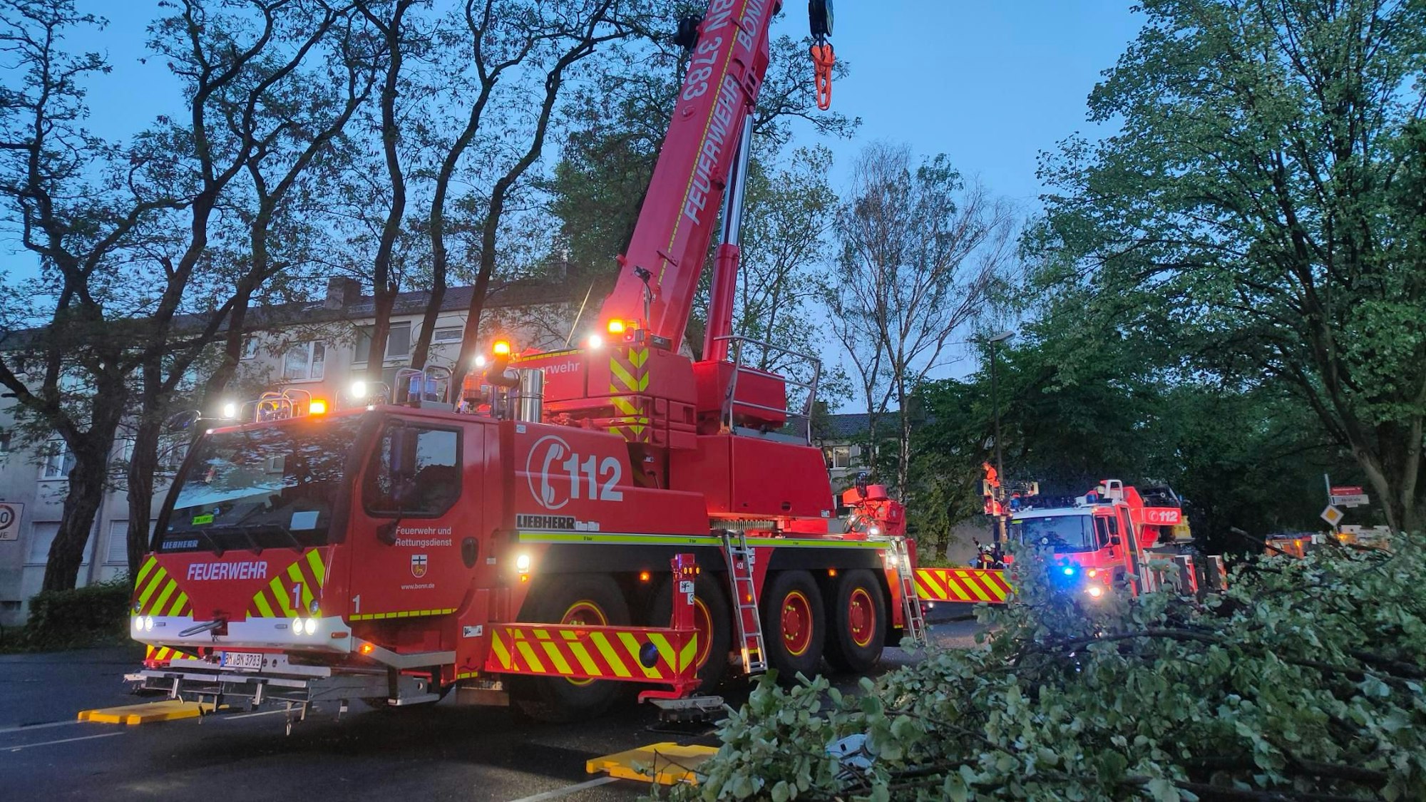 Feuerwehrkran bei dem Einsatz in Bad Godesberg.