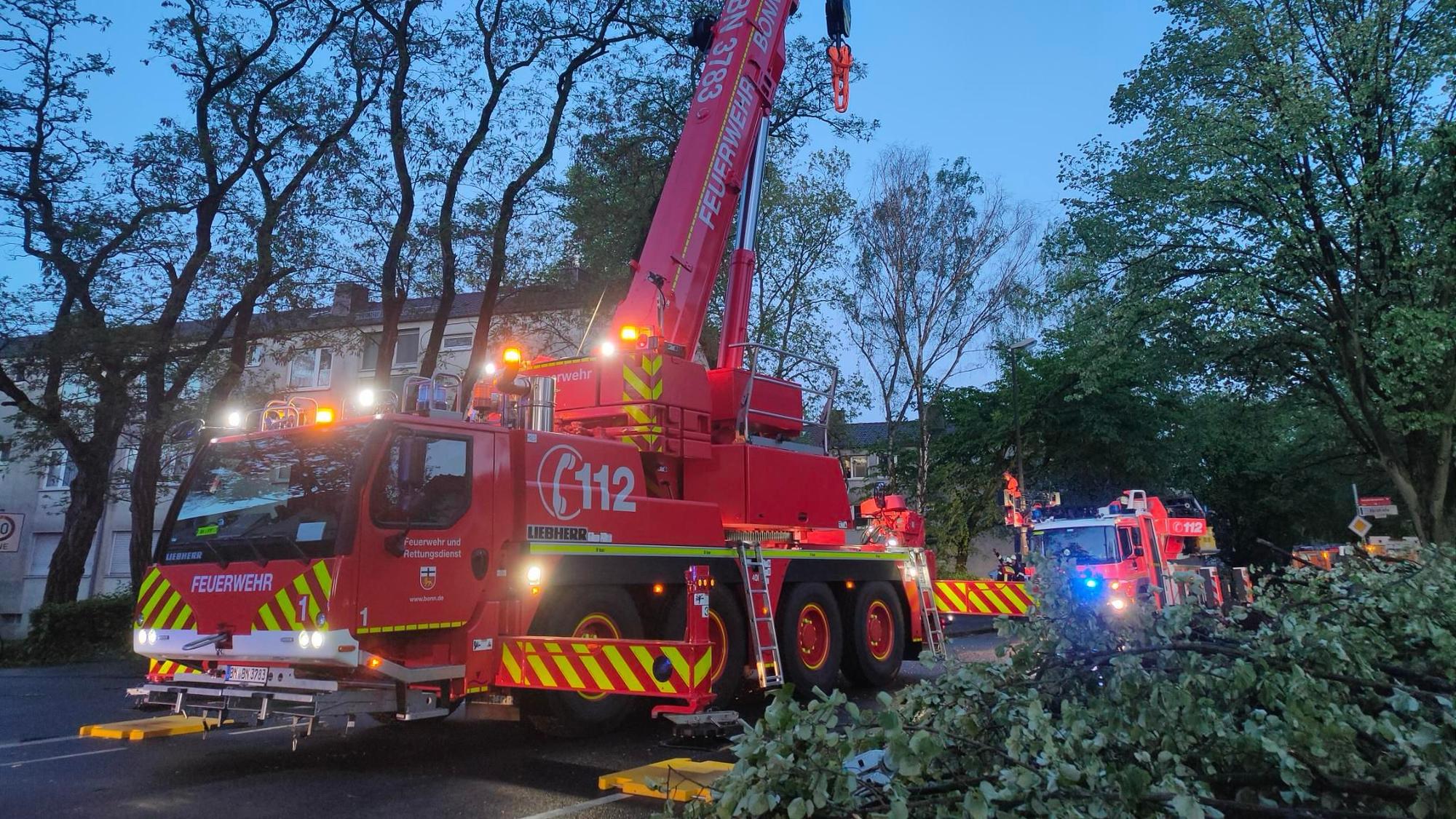 Feuerwehrkran bei dem Einsatz in Bad Godesberg.