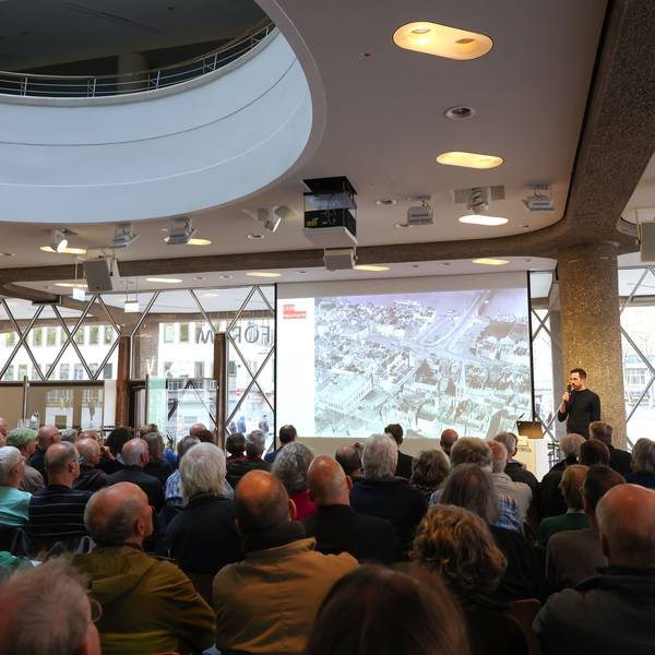 Beim Montagsgespräch des Bundes Deutscher Architektinnen und Architekten moderierte Philipp Skoda eine Diskussion mit Vertretenden der Fraktionen.