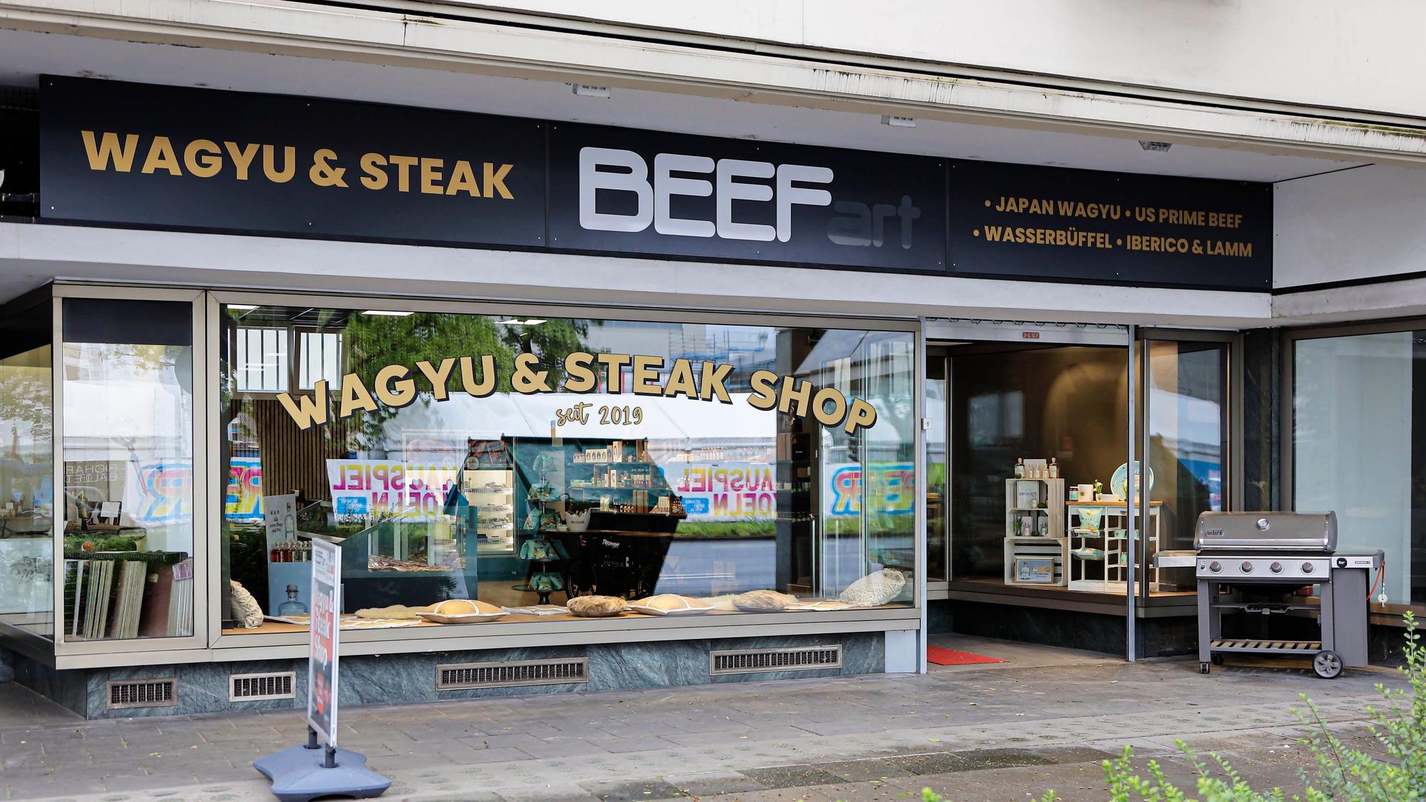 Beef-Art an der Nord-Süd-Fahrt gegenüber der Oper