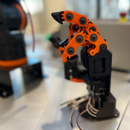 Eine Roboter-Hand der Firma Igus.