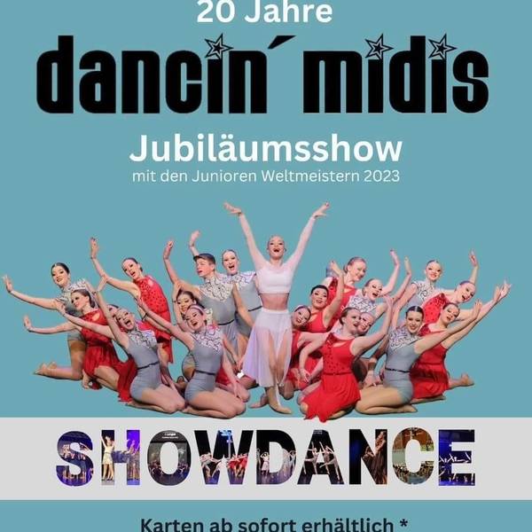 Dancin' Midis vom Dance-In in Bergisch Gladbach stehen in Position.