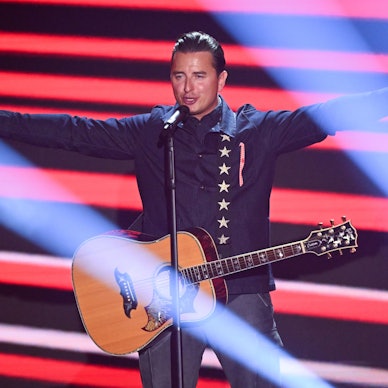 Der österreichische Sänger Andreas Gabalier steht während der Fernsehshow „Der große Schlagerabschied“ auf der Bühne.