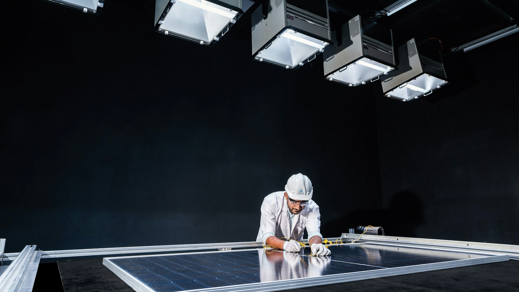 Prüfung eines PV-Moduls in Bangalore, Indien