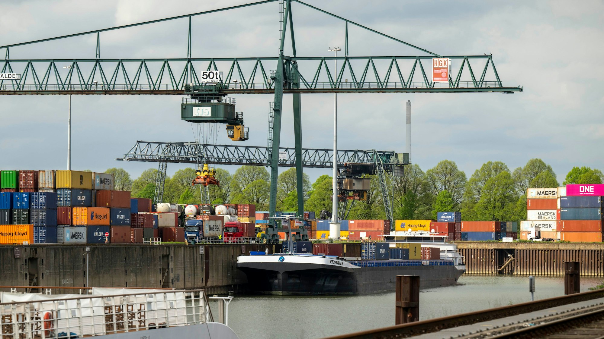 Der Niehler Hafen im Kölner Norden ist ein wichtiger Umschlagplatz für die Region