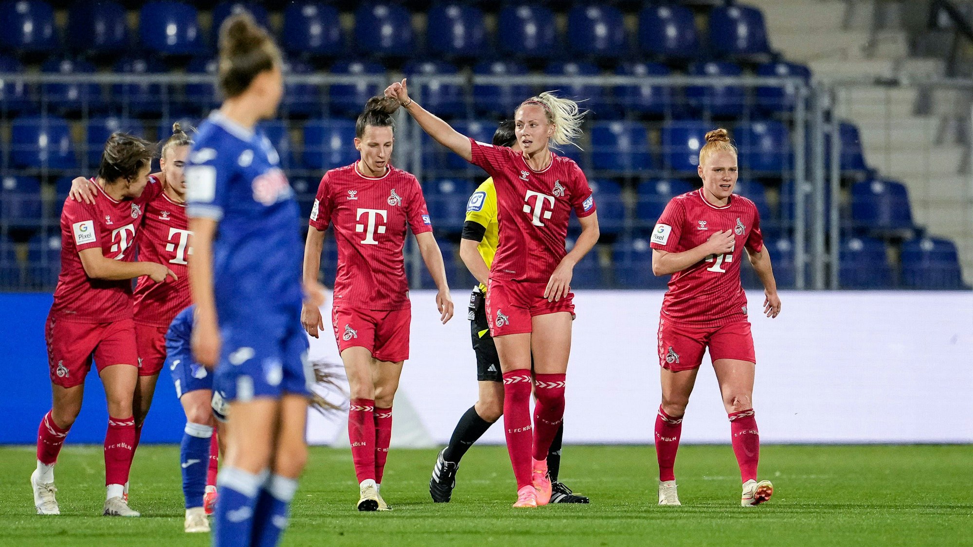 v.li.: Sara Agrez Köln, 4, Torschützin Meike Meßmer Messmer, Köln, 20, Laura Vogt Köln, 8, Spielerinnen des 1. FC Köln, jubeln über das Tor zum 0:1, Jubel, Torjubel, Torerfolg, celebrate the goal, goal, celebration, Jubel ueber das Tor, optimistisch, Spielszene, Highlight, Action, Aktion, 15.04.2024, Sinsheim Hoffenheim Deutschland, Fussball, Google Pixel Frauen-Bundesliga, TSG 1899 Hoffenheim - 1. FC Köln, DFB/DFL REGULATIONS PROHIBIT ANY USE OF PHOTOGRAPHS AS IMAGE SEQUENCES AND/OR QUASI-VIDEO. *** from left Sara Agrez Cologne, 4 , goal scorer Meike Messmer Messmer, Cologne, 20 , Laura Vogt Cologne, 8 , players of 1 FC Cologne, cheer about the goal to 0 1, jubilation, goal celebration, celebrate the goal, goal, celebration, jubilation about the goal, optimistic, match scene, highlight, action, action, 15 04 2024, Sinsheim Hoffenheim Germany , football, Google Pixel Women Bundesliga, TSG 1899 Hoffenheim 1 FC Köln, DFB DFL REGULATIONS PROHIBIT ANY USE OF PHOTOGRAPHS AS IMAGE SEQUENCES AND OR QUASI VIDEO xozx