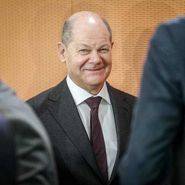 Bundeskanzler Olaf Scholz (SPD) nimmt an einer Sitzung des Bundeskabinetts im Bundeskanzleramt teil.