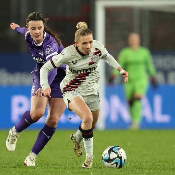 Germany, Essen, 24.03.2024, Stadion an der Hafenstrasse, SGS Essen - Bayer 04 Leverkusen - Frauen Bundesliga, Katharina Piljic SGS Essen 19/68 und Elisa Senss Bayer 04 Leverkusen battle for the ball Essen Stadion an der Hafenstrasse North Rhine-Westphalia Germany *** Germany, Essen, 24 03 2024, Stadion an der Hafenstrasse, SGS Essen Bayer 04 Leverkusen Frauen Bundesliga, Katharina Piljic SGS Essen 19 68 and Elisa Senss Bayer 04 Leverkusen battle for the ball Essen Stadion an der Hafenstrasse North Rhine Westphalia Germany eu-images-678