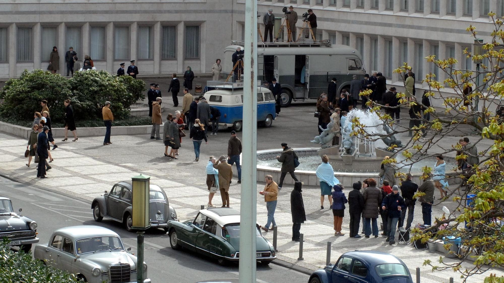 Kamerateam und alte Autos im Gereonsviertel.