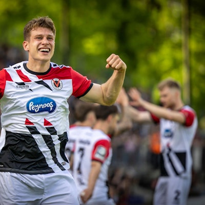 3. Liga, FC Viktoria Köln - Hallescher FC, 13.04.2024 Torjubel zum 3:2 durch Tobias Anselm FC Viktoria Köln, 18 3. Liga, FC Viktoria Köln - Hallescher FC, 33. Spieltag, am 13.04.2024 im Sportpark Höhenberg in Köln. DFL REGULATIONS PROHIBIT ANY USE OF PHOTOGRAPHS AS IMAGE SEQUENCES AND/OR QUASI-VIDEO. *** 3 Liga, FC Viktoria Köln Hallescher FC, 13 04 2024 Goal celebration for 3 2 by Tobias Anselm FC Viktoria Köln, 18 3 Liga, FC Viktoria Köln Hallescher FC, 33 Matchday, on 13 04 2024 at Sportpark Höhenberg in Cologne DFL REGULATIONS PROHIBIT ANY USE OF PHOTOGRAPHS AS IMAGE SEQUENCES AND OR QUASI VIDEO Copyright: xBEAUTIFULxSPORTS/LeahxKohringx
