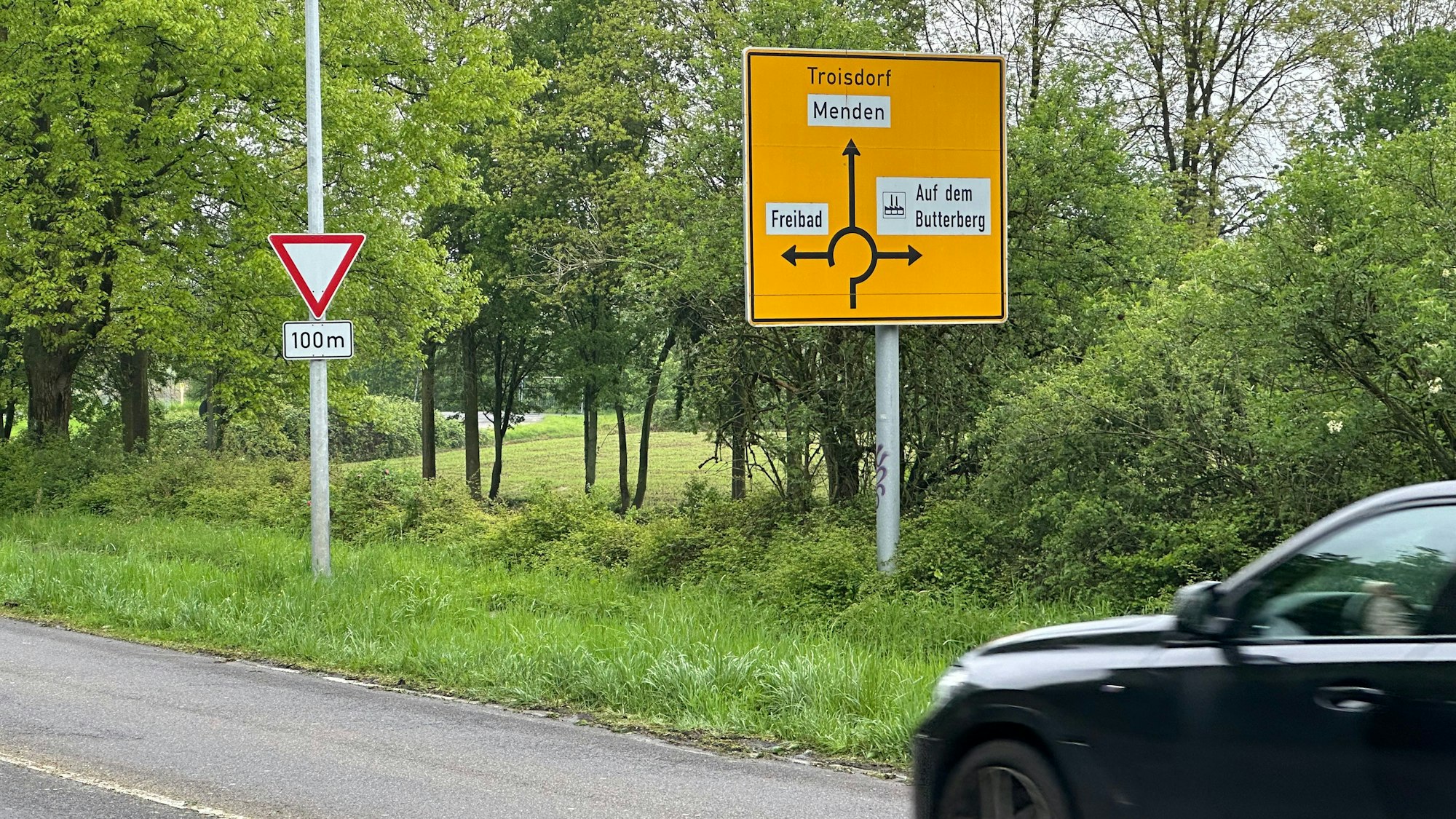 Noch steht auf dem Straßenschild der Hinweis Butterberg, bald soll dort DLR stehen. Im Ausschuss für Umwelt und Stadtentwicklung wurden dafür die Weichen gestellt.