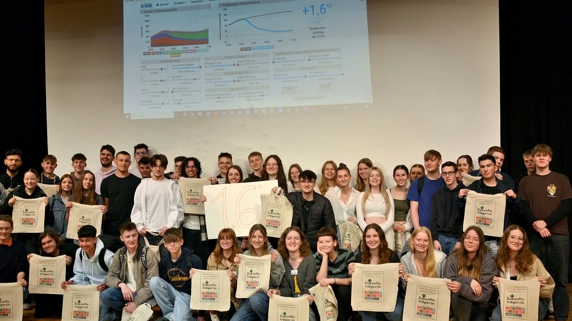 Die Schülerinnen und Schüler des Emil-Fischer-Gymnasiums auf einem Gruppenbild.