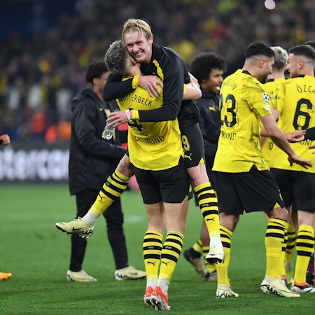 Jubel in Dortmund: Torschütze Julian Brandt feiert zusammen mit Nico Schlotterbeck. Nach dem Dortmunder 4:2-Sieg gegen Atletico Madrid sorgte eine Szene für Empörung.