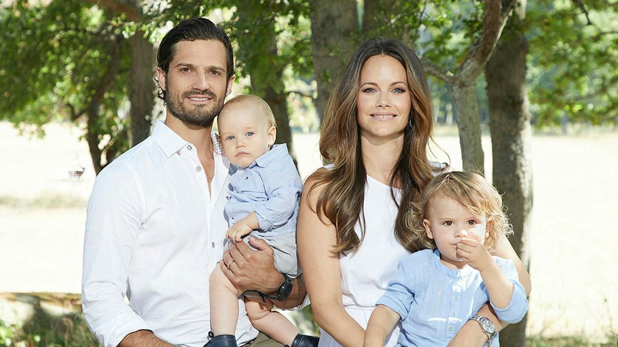 Prinz Carl Philip und seine Frau Prinzessin Sofia mit den kleinen Prinzen Gabriel und Alexander.