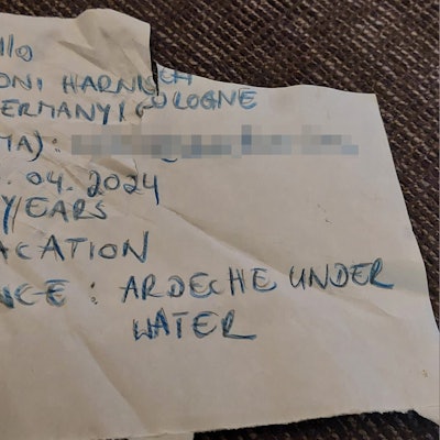 Brief aus der Flaschenpost, die von einem fünfjährigen Kölner in Frankreich ins Meer geworfen und von einem Niederländer gefunden wurde.